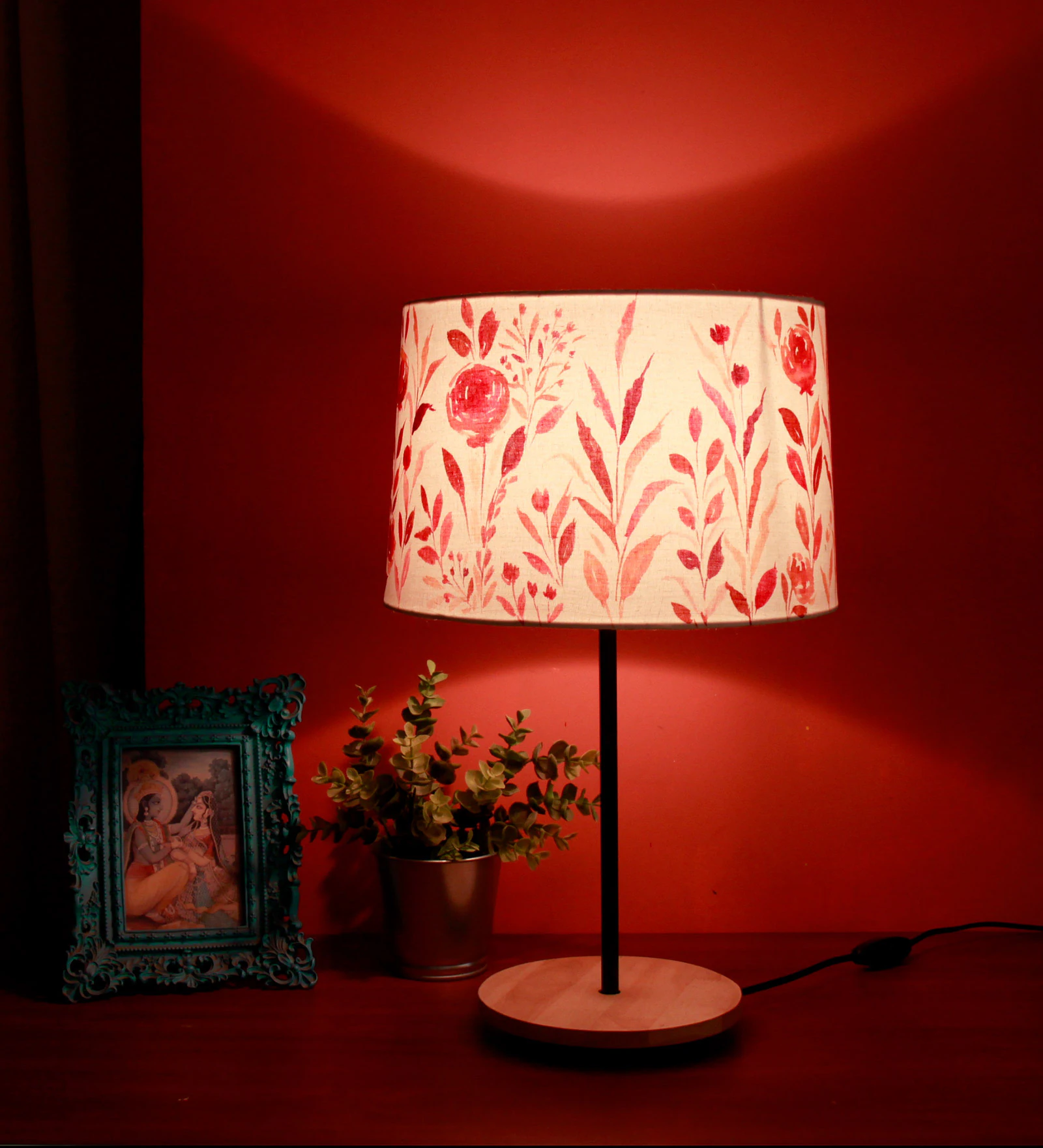 Beautiful Flower Art Night Lamp with Wooden  Base Table Lamp Shade